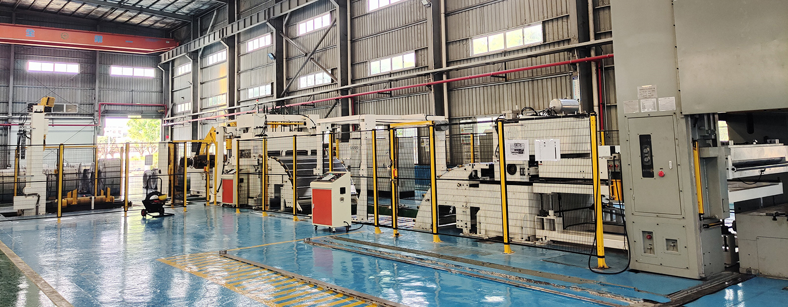 Línea de corte de bobina para piezas de estampado automotriz