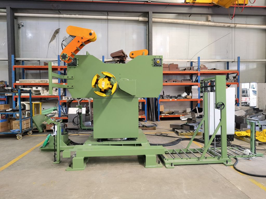 Carretes de bobina de doble extremo que funcionan con una máquina formadora de rollos para un cambio rápido de bobina