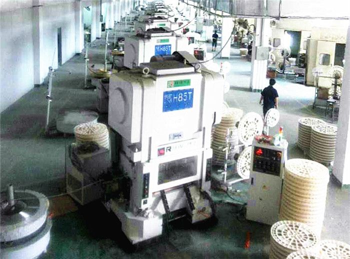 Línea de alimentación de pinzas de alta velocidad