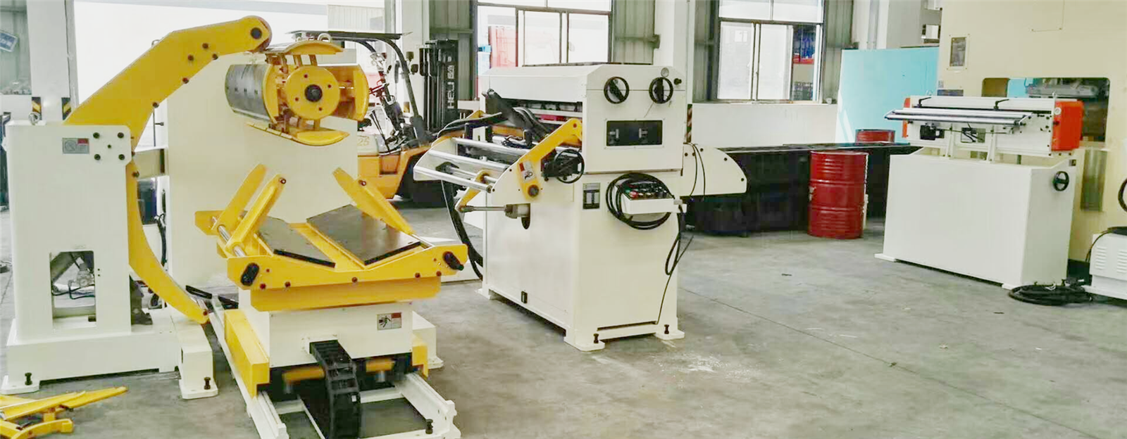 Líneas de procesamiento y alimentación de bobinas